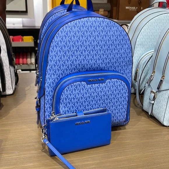 Michael Kors | Bags | Michael Kors Jaycee Large Zip Pocket  display picture 2